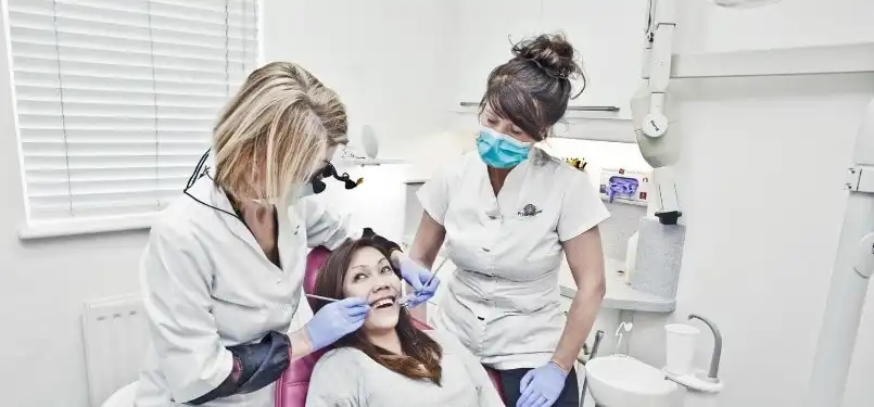 Du học Nga với học bổng Bác sĩ Nha khoa 1 Bác sĩ Nha khoa có rất nhiều cơ hội việc làm như nha sĩ lâm sàng, nha khoa phục hình, nha khoa trẻ em, nha sĩ cảnh quan, và nha khoa nghiên cứu.