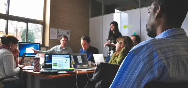 Ngành Công nghệ thông tin nói riêng và Khoa học máy tính nói chung đang thay đổi thế giới chúng ta với tốc độ chóng mặt.