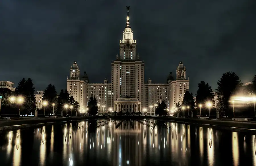 TOP 3 trường đại học kinh tế hàng đầu của Nga 2 mgu__by_inbrainstorm