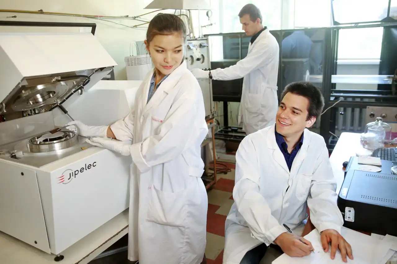 Nga sẽ tài trợ 1,8 tỷ rúp để thành lập các phòng thí nghiệm thanh niên. 1 1.8 tỷ rúp thành lập phòng thí nghiệm