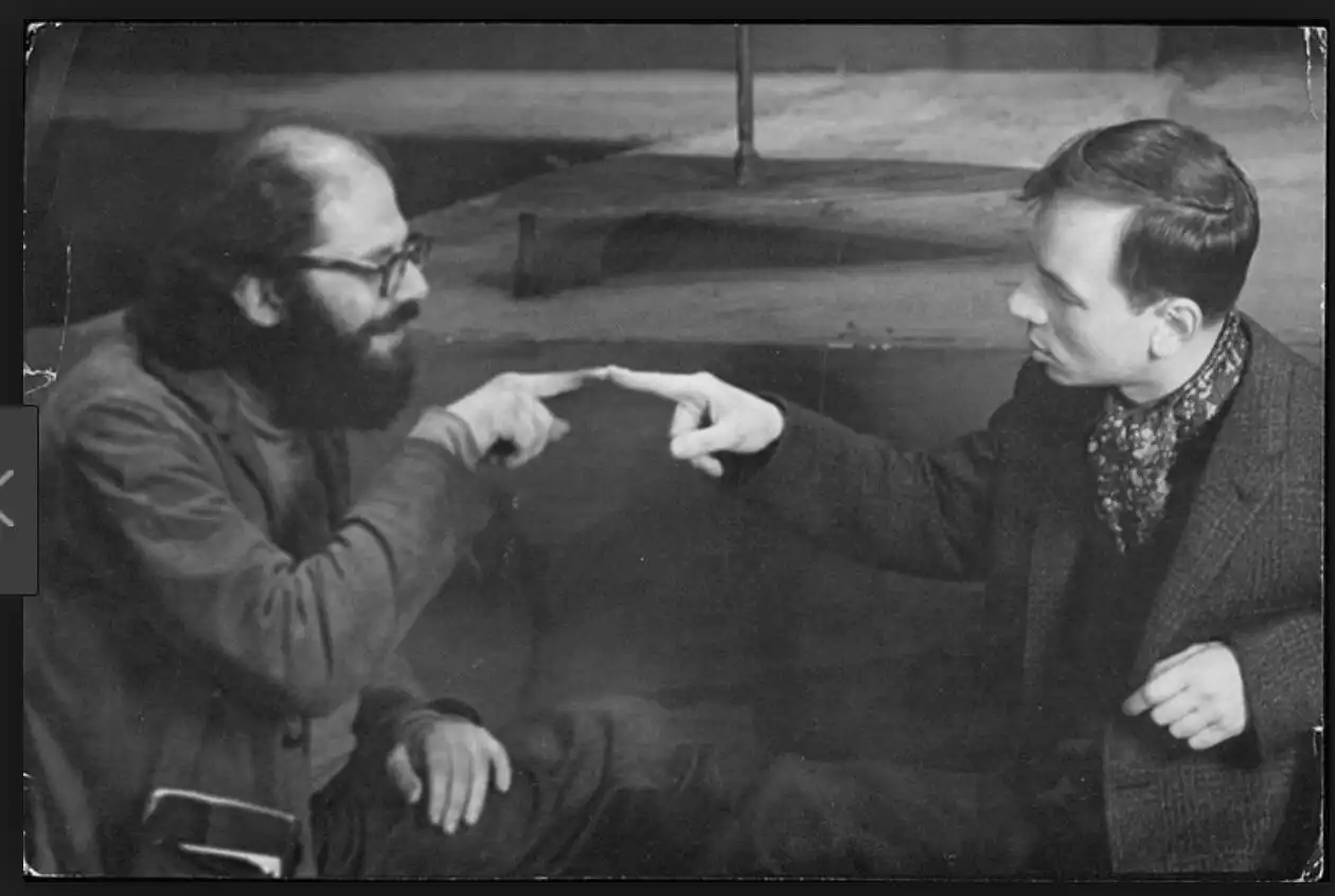 Học bổng Văn học và Báo chí Andrei Voznesensky dành cho sinh viên 1 Ginsberg Andrei Voznesensky Moscow 1965. Courtesy The Allen Ginsberg Estate