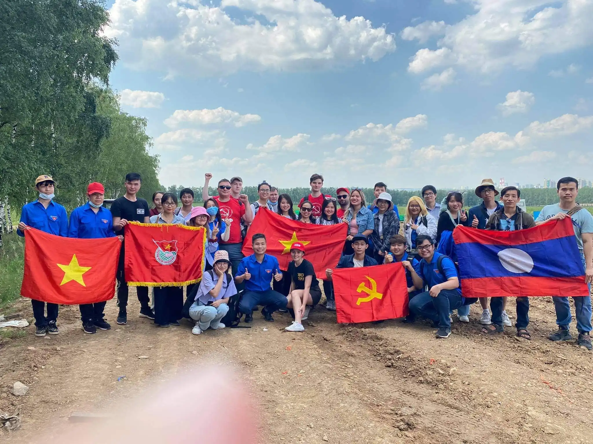 Tham quan, trải nghiệm hái dâu tây tại nông trường Lenin 1 Hai dau tay