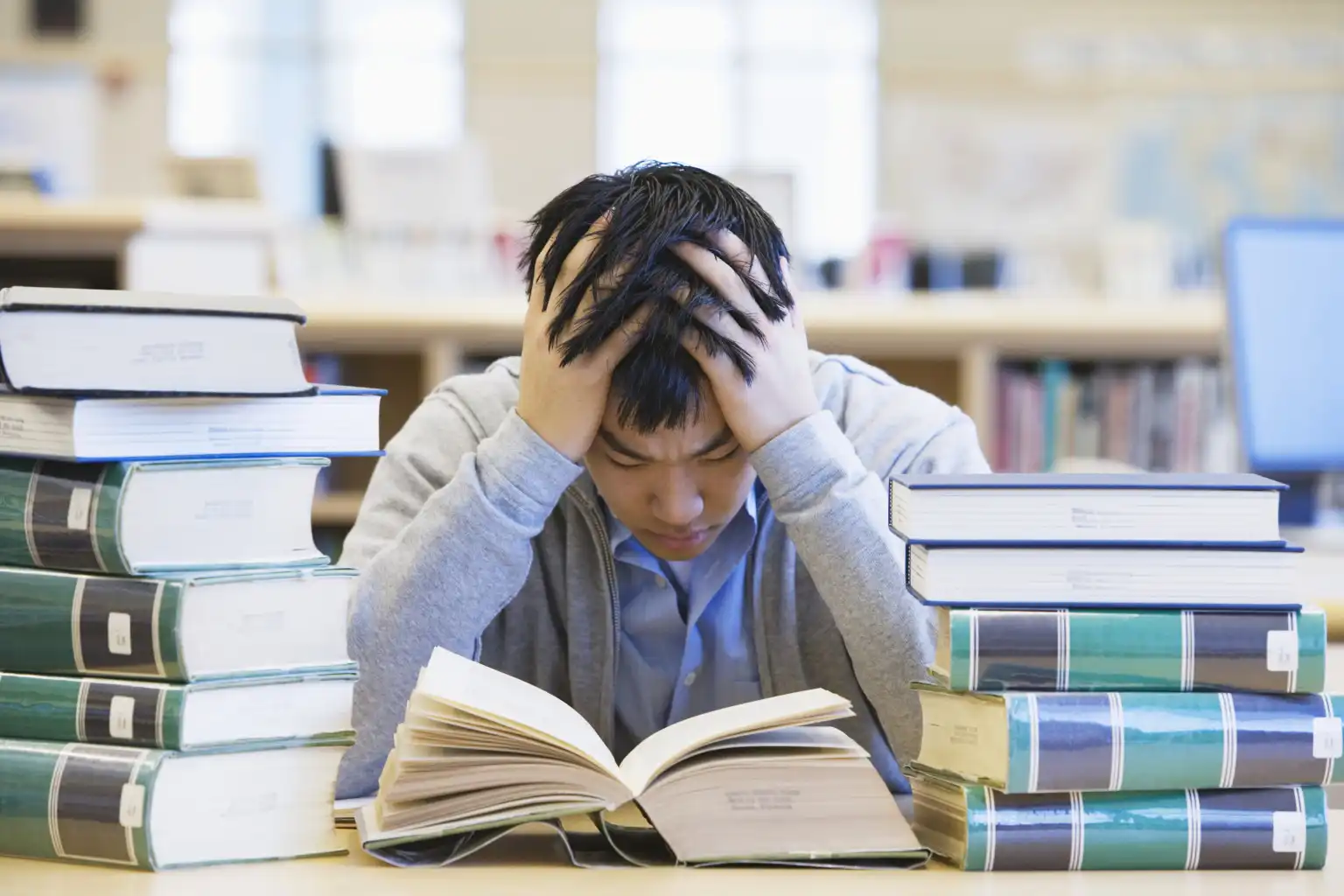 Thủ tục gia hạn thời gian học Nghiên cứu sinh Hiệp định Nga 1 nghien cuu sinh thuong gap nhieu kho khan