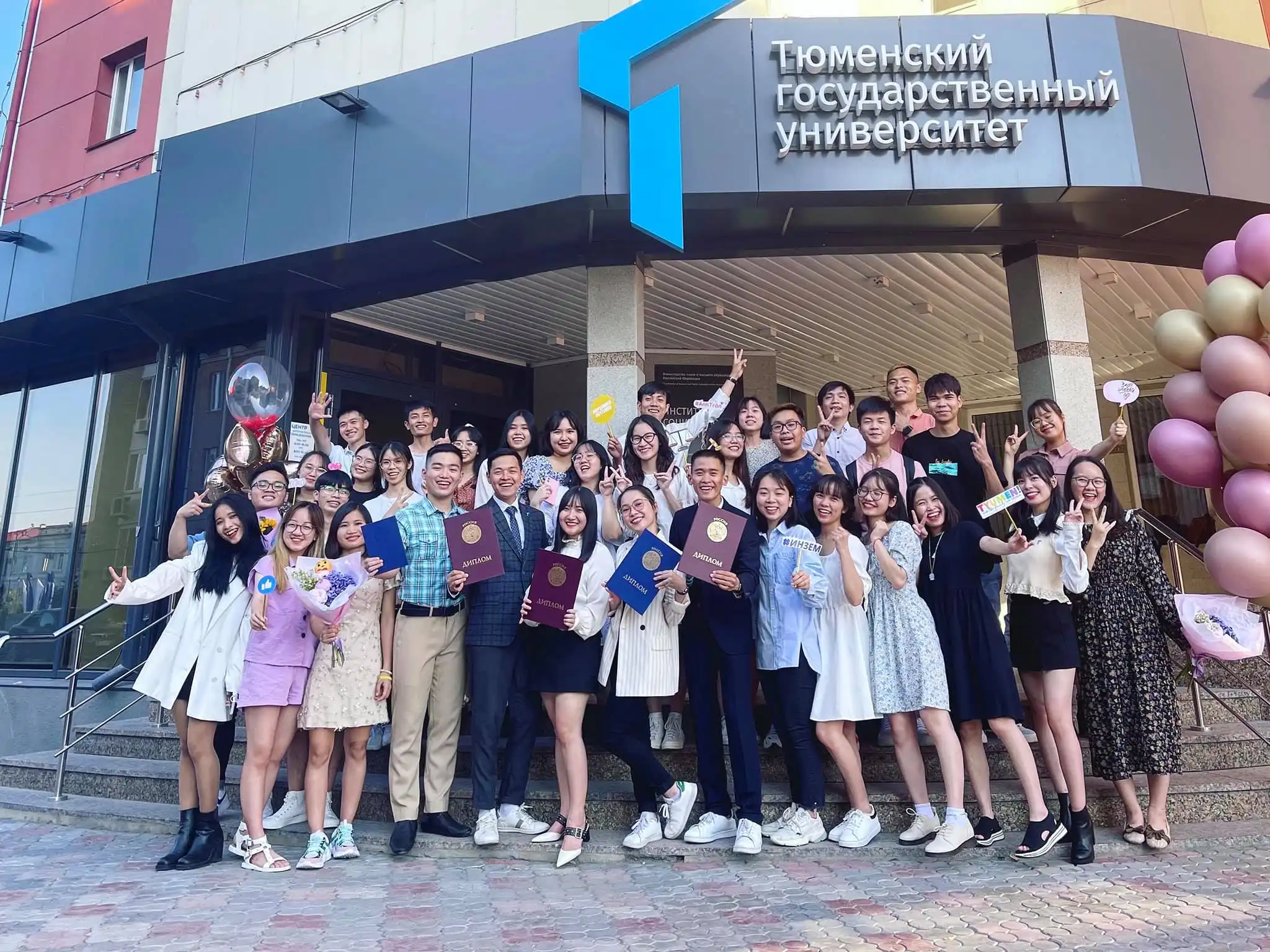 Khoảng khắc tốt nghiệp của Lưu học sinh Tyumen 1 sinh vien tyumen tot nghiep