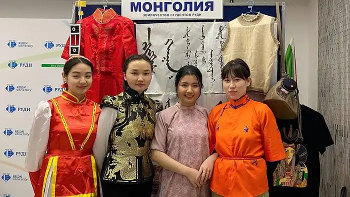 cai tet xa nha dau tien cua co sinh vien viet dam me lich su the gioi