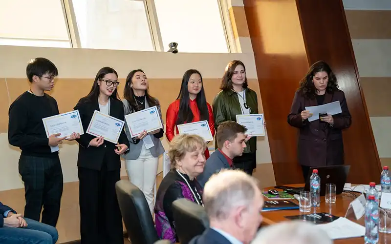 Tổ chức cuộc thi dịch tiếng Việt toàn Liên bang Nga lần thứ nhất 3 thi viet nga 1