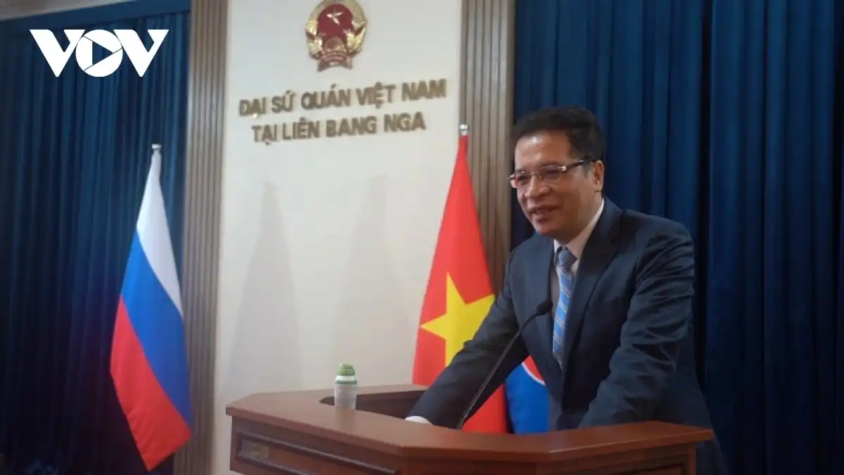 Đại sứ Đặng Minh Khôi chúc mừng đội ngũ bác sỹ, lưu học sinh Y khoa Việt Nam học tập tại Liên bang Nga nhân ngày Thầy thuốc Việt Nam (27-2).