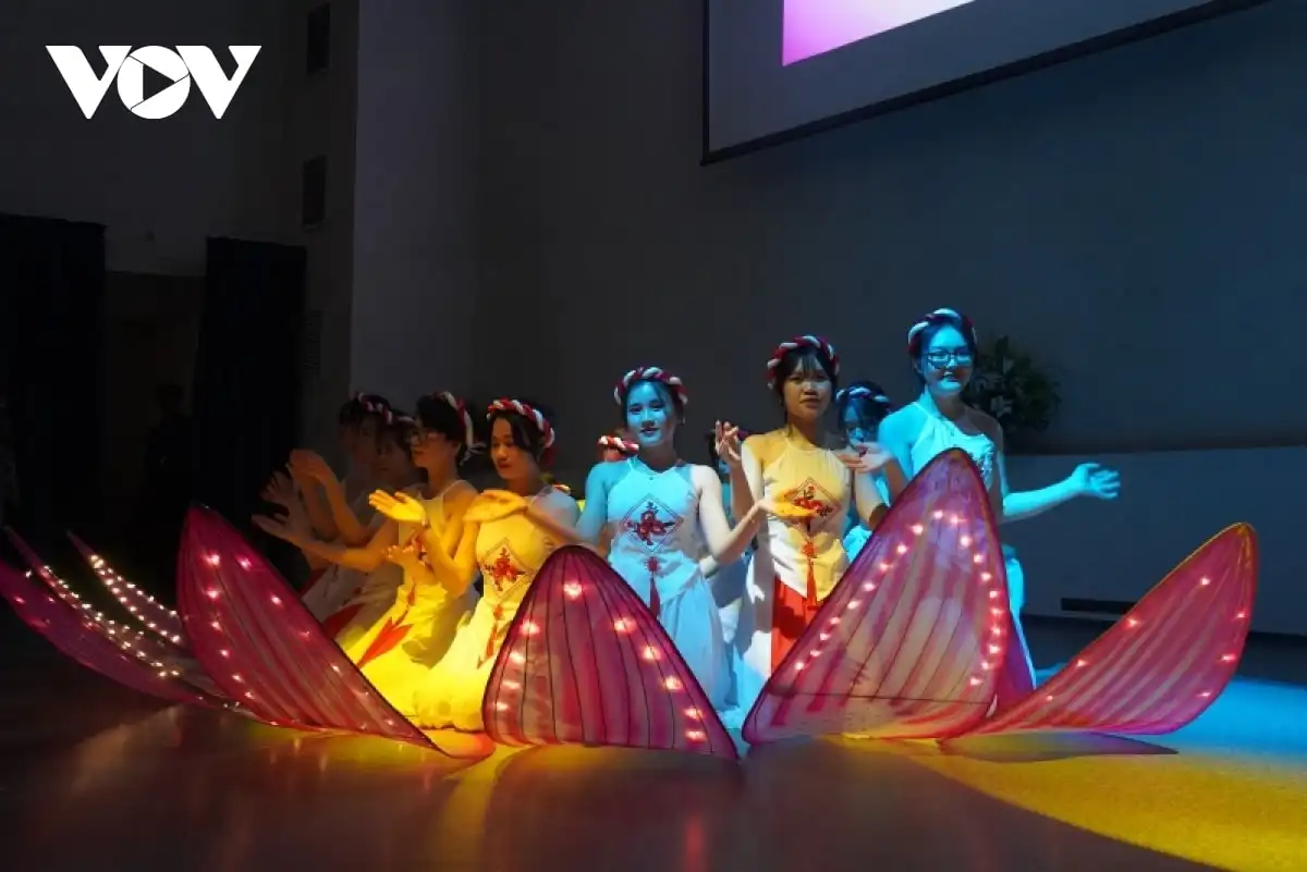 Chung kết cuộc thi “Giai điệu Thanh niên” tại Liên bang Nga 1 Tiết mục múa "Hồn Việt" của các bạn sinh viên trường Đại học Quản lý nhà nước