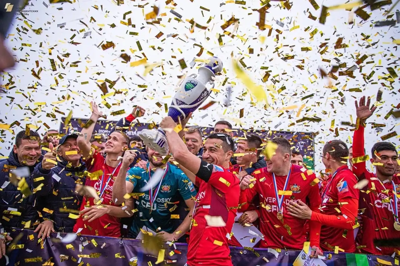 Mùa giải Bóng đá Sinh viên Nga lần thứ 8 khởi tranh từ 17/4 1 Đội bóng trường Đại học Liên bang Crimea tại Simferopol ăn mừng đoạt cúp mùa giải 2022