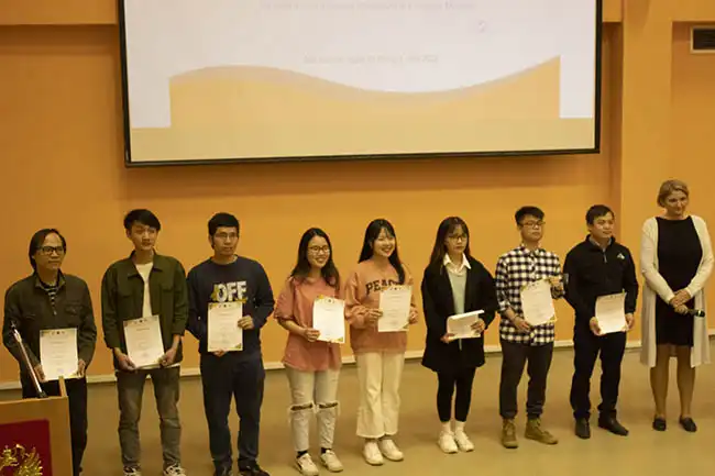 Tổng kết Olympic tiếng Nga MADI 2022 dành cho sinh viên dự bị 5 Các bạn sinh viên nhận giải thưởng.