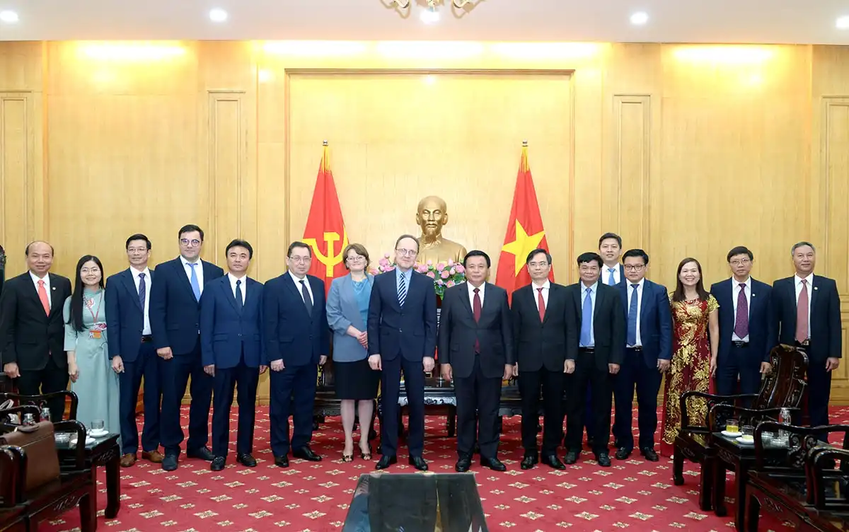 Đại sứ Nga tại Việt Nam tới thăm Học viện Chính trị Quốc gia 1 dai su nga tai viet nam toi tham hoc vien chinh tri quoc gia