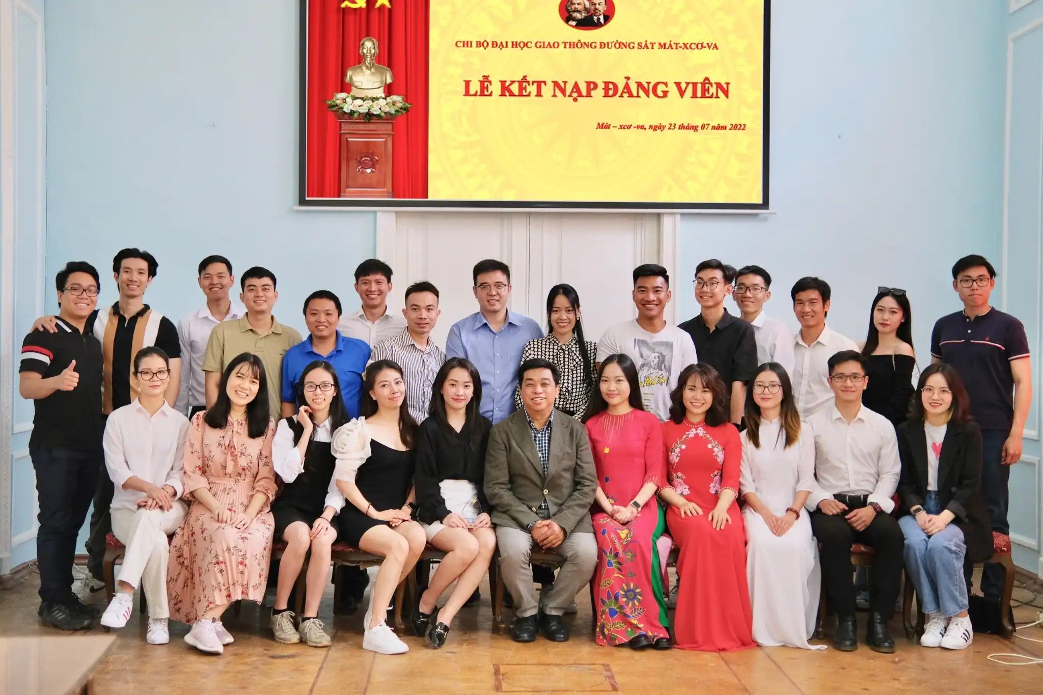 Lễ kết nạp Đảng viên tại Chi bộ Đại học Giao thông hè 2022 1 le ket nap dang vien tai chi bo dai hoc giao thong he 2022