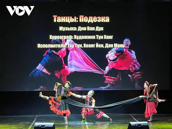 Nhìn lại chương trình ''Giai điệu Tổ quốc'' dành cho người Việt tại Nga 3 nhin lai chuong trinh giai dieu to quoc danh cho nguoi viet tai nga 3