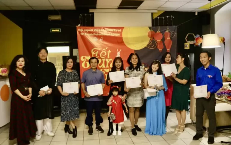 Lễ hội đêm rằm của cộng đồng người Việt tại Saint Petersburg 15 le hoi dem ram cua cong dong nguoi viet tai saint petersburg