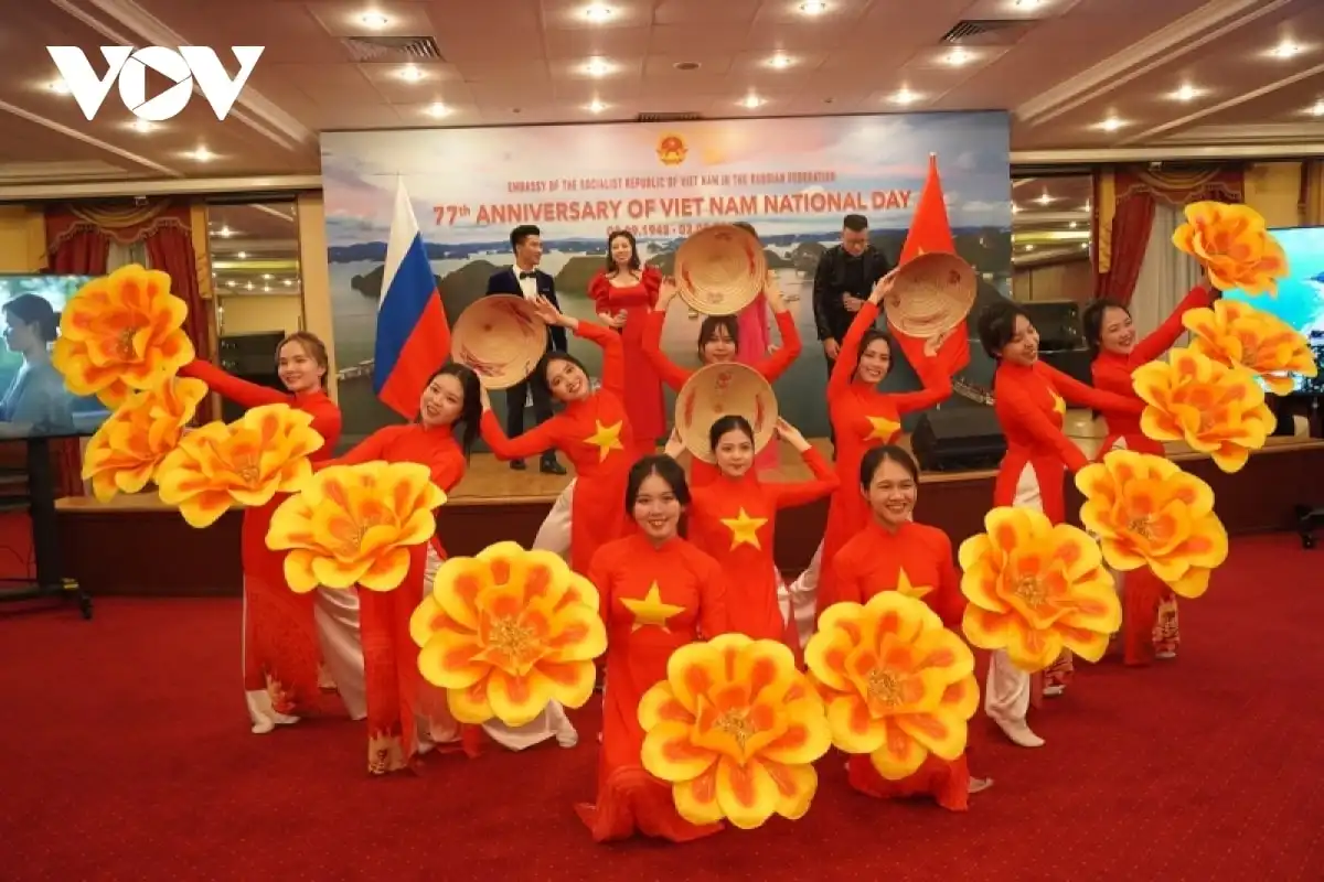 Trang trọng Lễ kỷ niệm Quốc khánh Việt Nam tại Liên bang Nga 2 trang trong le ky niem quoc khanh viet nam tai lien bang nga 02