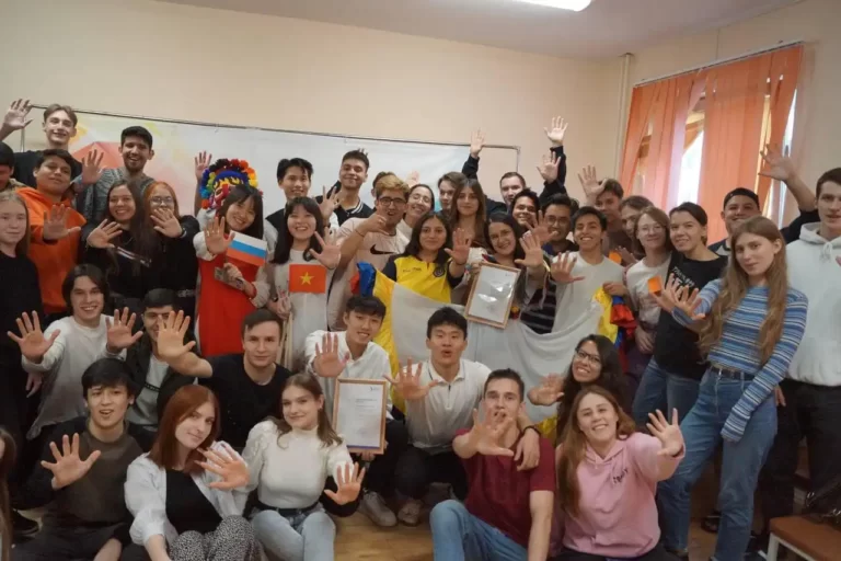 Việt Nam trong Ngày hội văn hóa tại KTX Đại học Liên bang Ural 16 viet nam trong ngay hoi van hoa tai ktx dai hoc lien bang ural