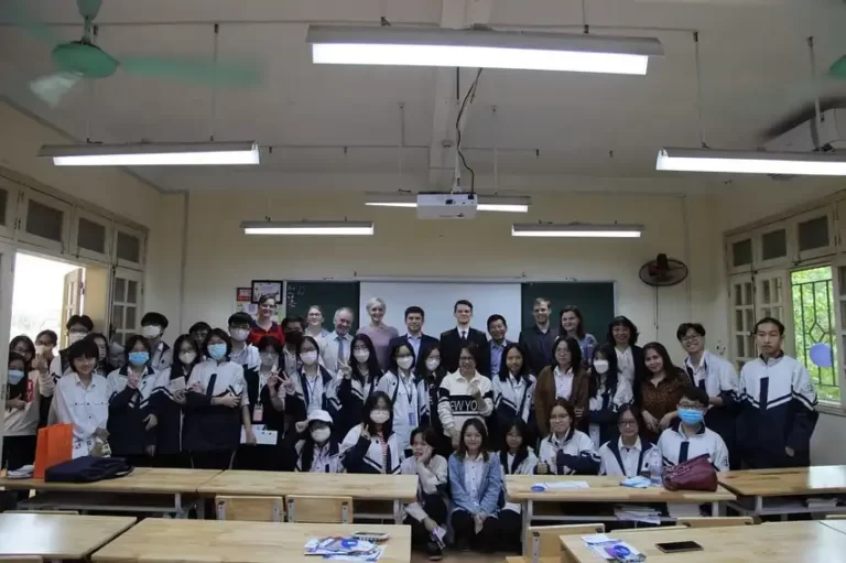 Quảng bá Giáo dục đại học Nga 2022 tại THPT chuyên Nguyễn Huệ 7 quang ba giao duc dai hoc nga 2022 tai thpt chuyen nguyen hue