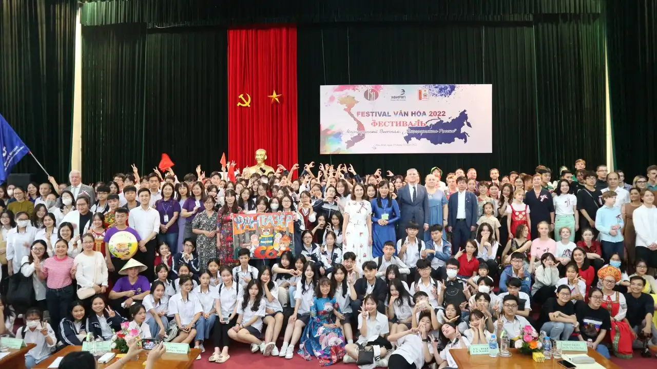 Rực rỡ trời thu cùng Festival văn hóa "Đa sắc màu Việt-Nga 2022" 1 ruc ro troi thu cung festival van hoa da sac mau viet nga 2022