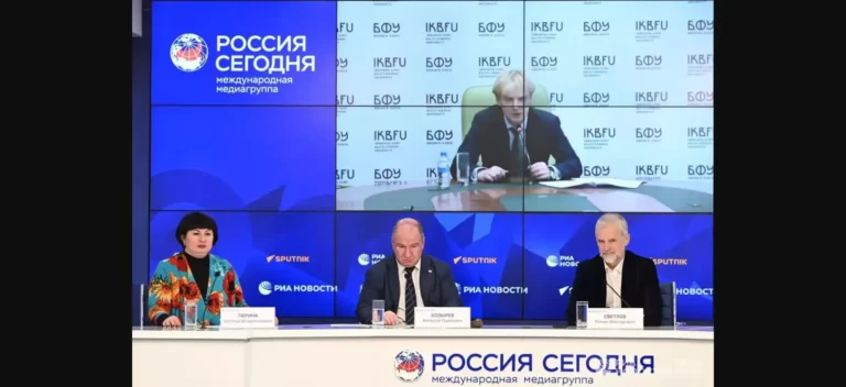 sinh vien viet nam tham du olympic triet hoc quoc te tai nga