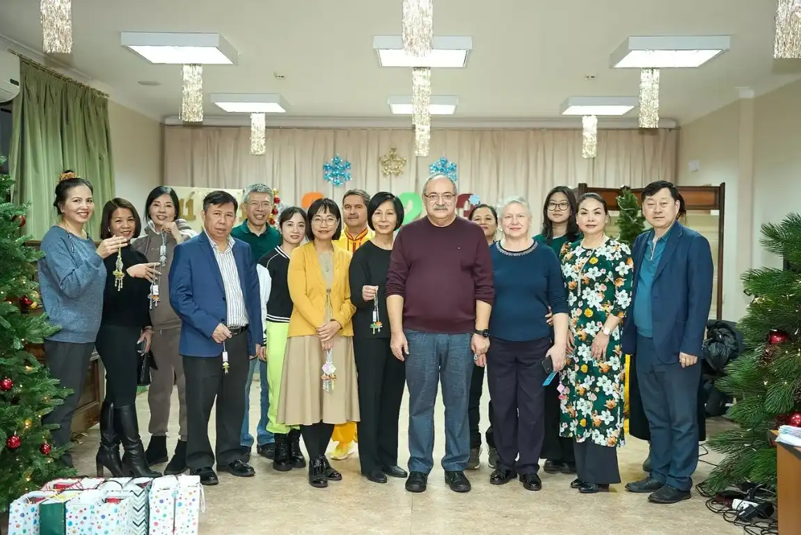 Cộng đồng người Việt tổ chức tới thăm trại trẻ mồ côi Nga 1 cong dong nguoi viet to chuc toi tham trai tre mo coi nga