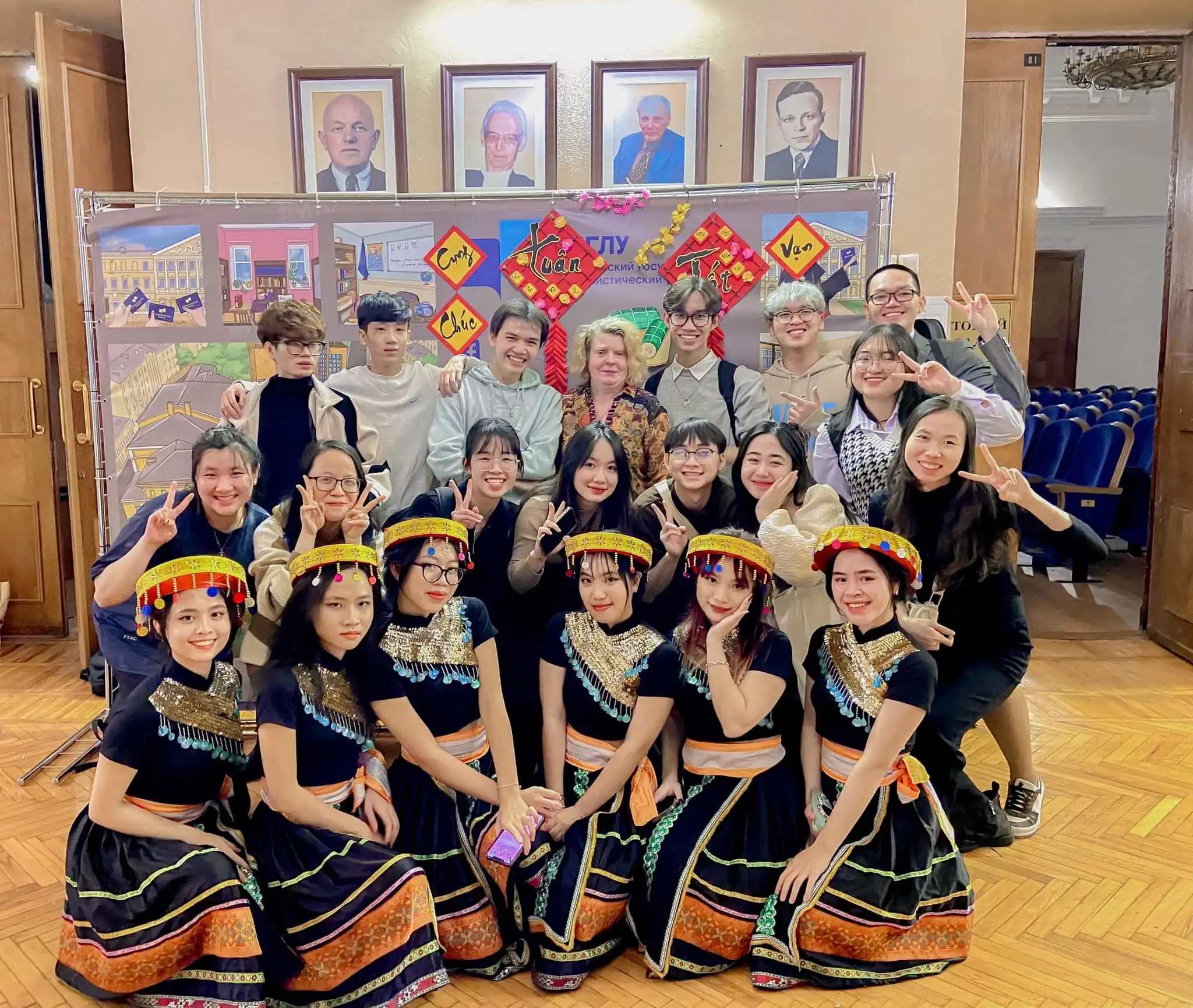 Đại Học Ngôn Ngữ Quốc Gia Matxcova chào đón Giáng sinh 1 dai hoc ngon ngu quoc gia matxcova chao don giang sinh