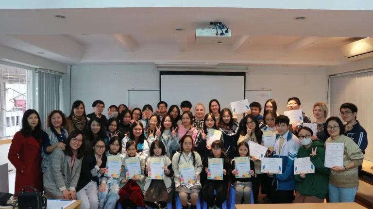 Tổng kết Cuộc thi "Theo những trang sách của Chukovsky K.I." 15 tong ket cuoc thi theo nhung trang sach cua chukovsky k i