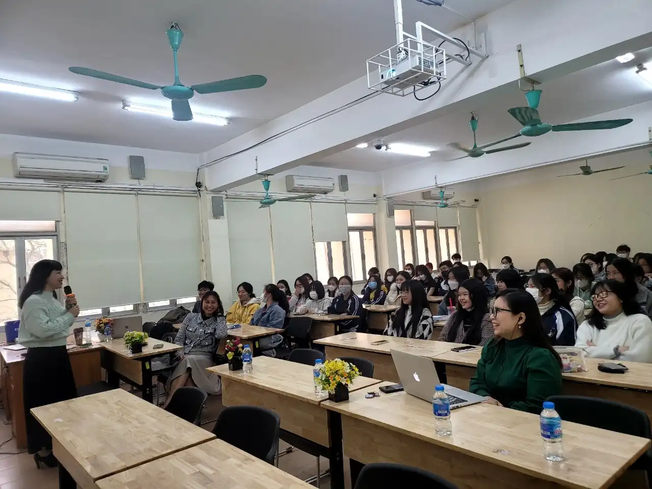 Khoa Nga ULIS tổ chức định hướng ngành học cho sinh viên 1 khoa nga ulis to chuc dinh huong nganh hoc cho sinh vien