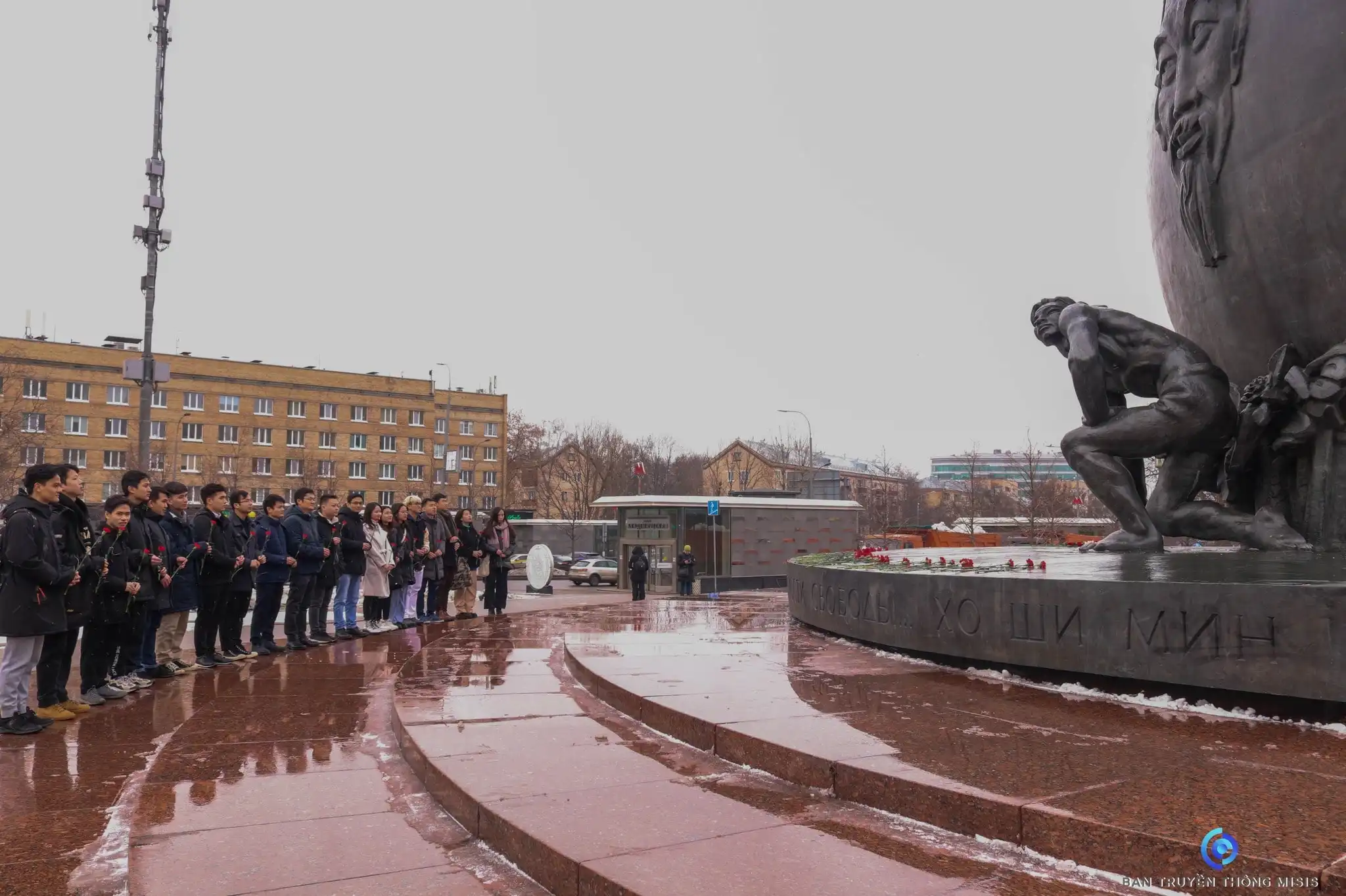 Sinh viên 4 trường đại học dâng hoa kỷ niệm ngày thành lập Đảng 1 sinh vien 4 truong dai hoc dang hoa ky niem ngay thanh lap dang