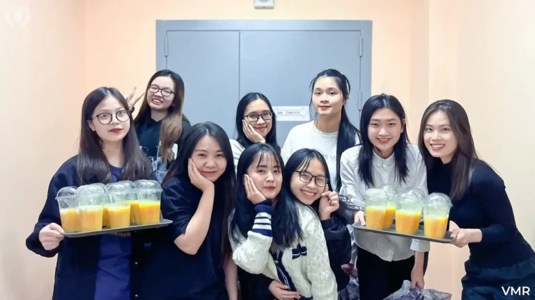 sinh vien plekhanov chao mung ngay chien si bao ve to quoc 2023