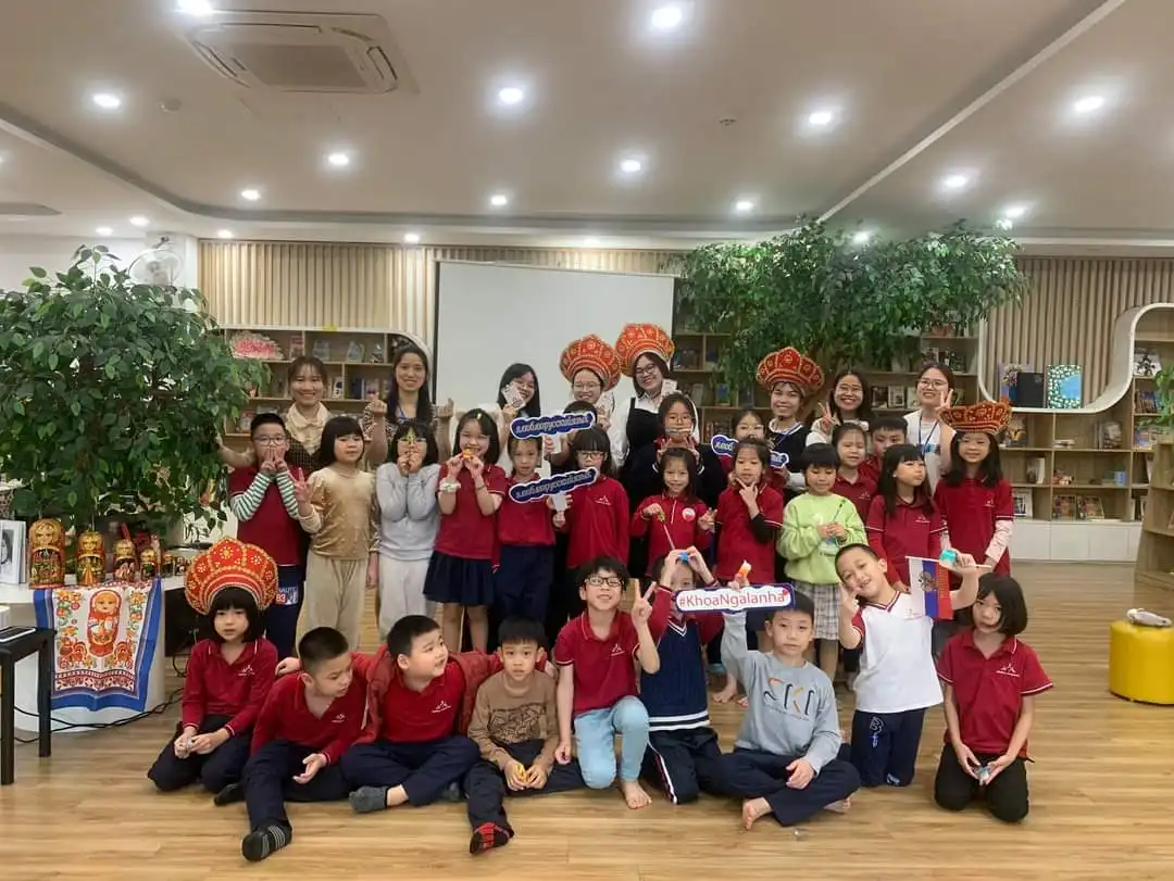 Đại học Hà Nội đưa văn hóa Nga đến với các học sinh tiểu học 1 dai hoc ha noi dua van hoa nga den voi cac hoc sinh tieu hoc