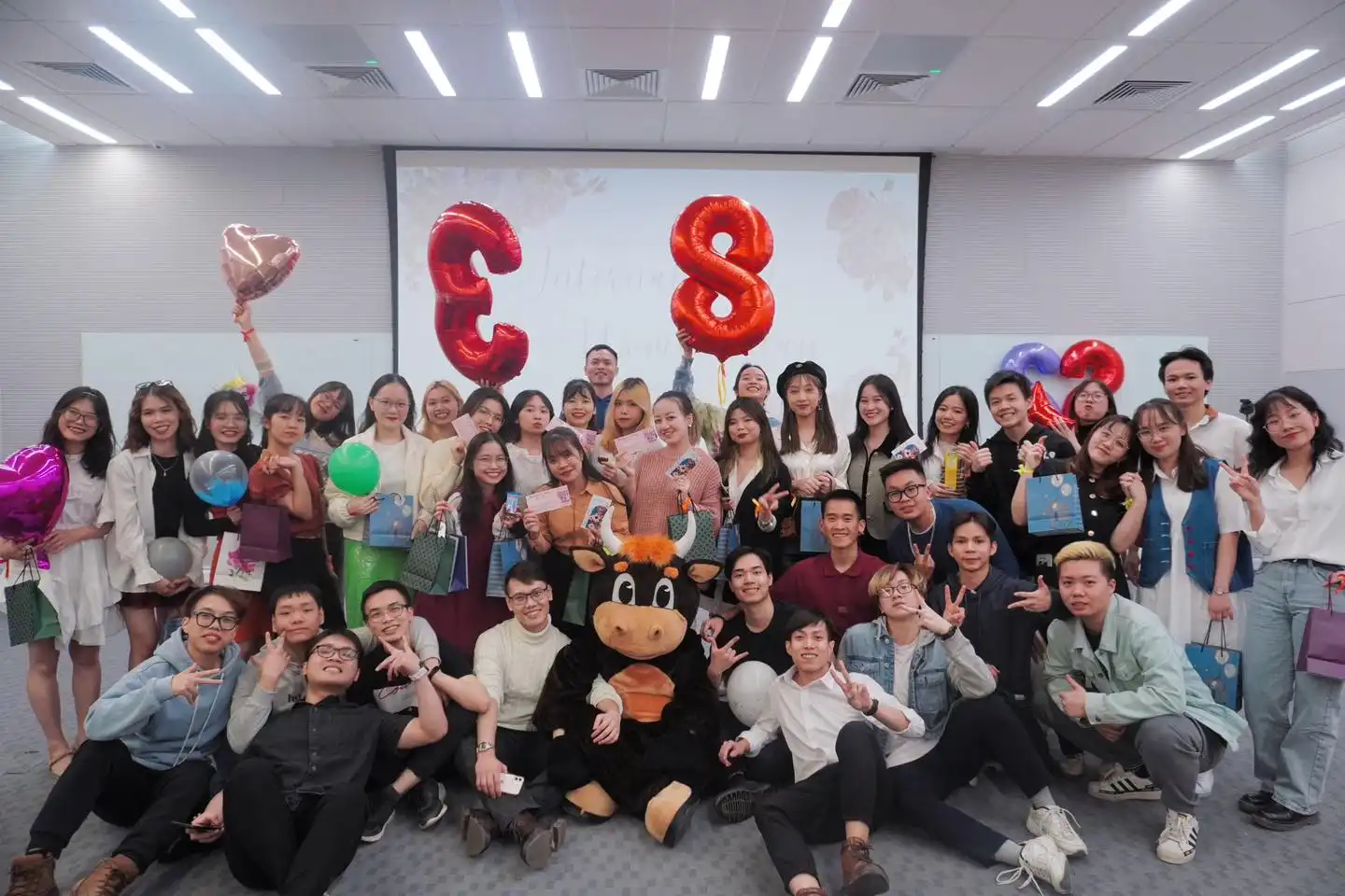 Du học sinh Tyumen thể hiện tình yêu thương trong ngày 8/3 1 du hoc sinh tyumen the hien tinh yeu thuong trong ngay 8 3