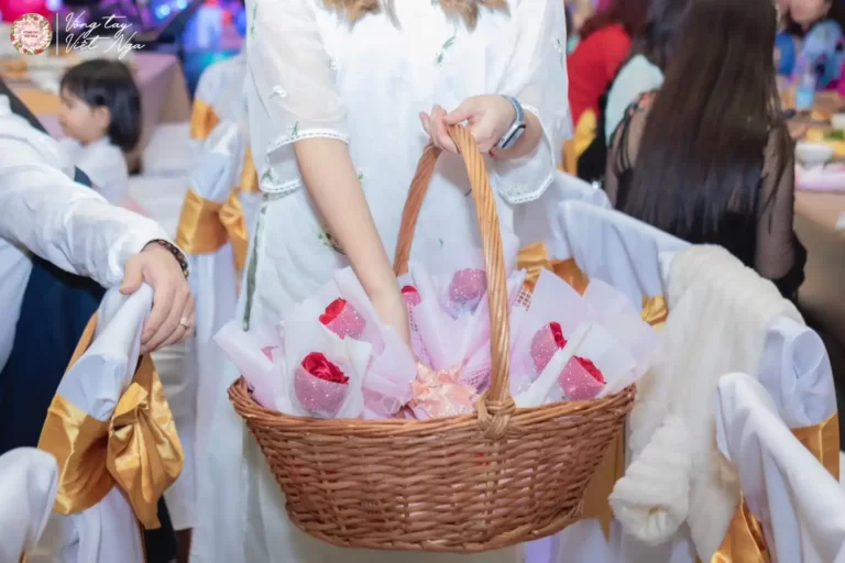 Recap chiến dịch Đóa hoa Nhân ái của Vòng tay Việt Nga 13 recap chien dich doa hoa nhan ai cua vong tay viet nga