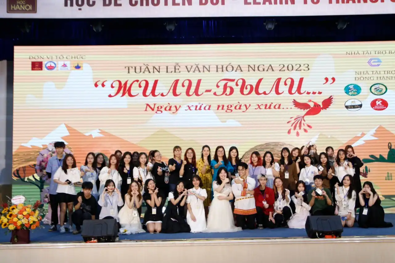 Sinh viên Đại học Hà Nội vui cùng Đêm hội tiếng Nga 2023 1 sinh vien dai hoc ha noi vui cung dem hoi tieng nga 2023