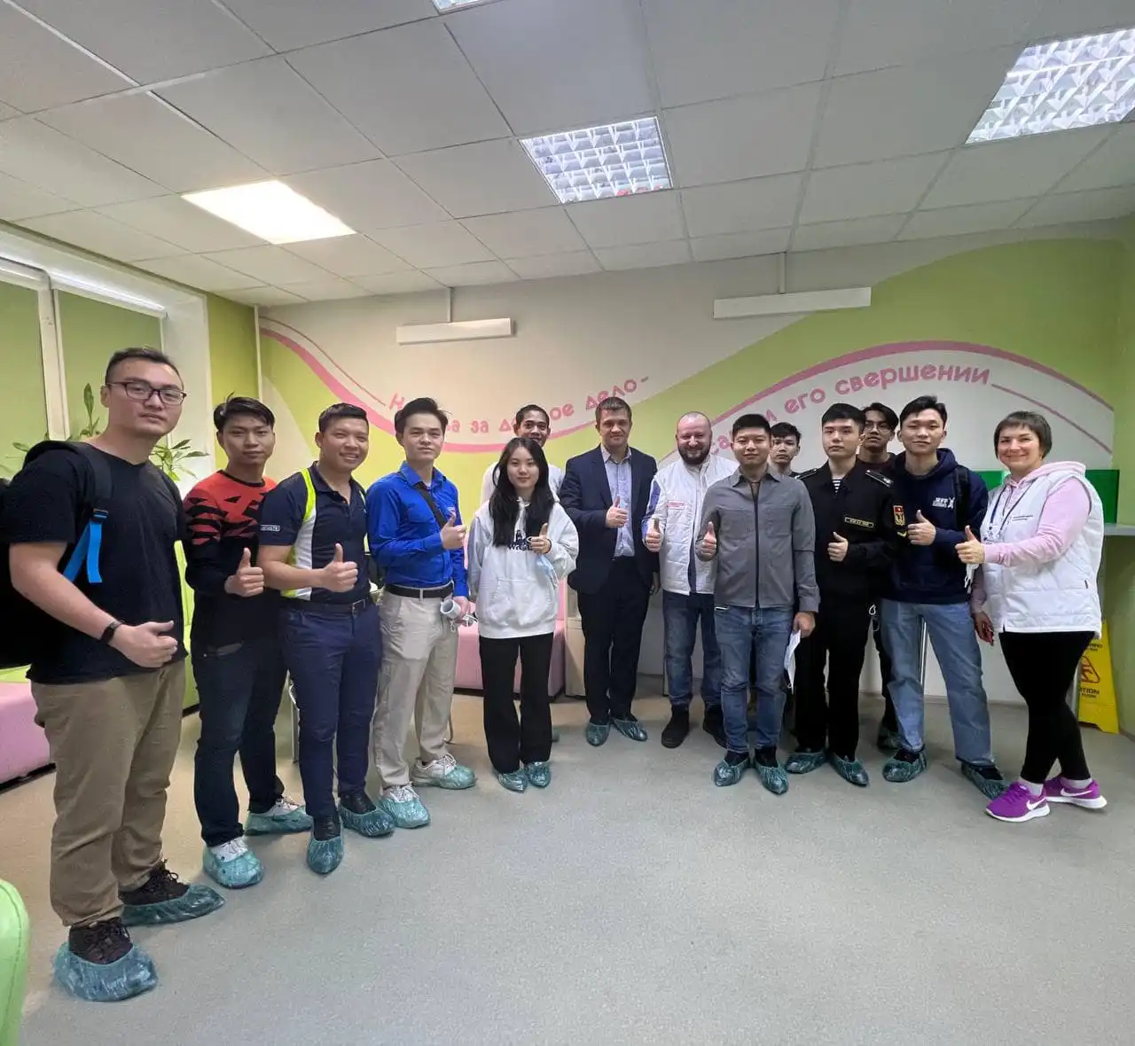 Sinh viên Việt Nam tại St.Petersburg tham gia hiến máu nhân đạo 1 sinh vien viet nam tai st petersburg tham gia hien mau nhan dao