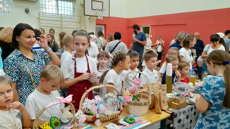 Sinh viên khoa Nga tham gia các hoạt động từ thiện tại Vũng Tàu 1 sinh vien khoa nga tham gia cac hoat dong tu thien tai vung tau