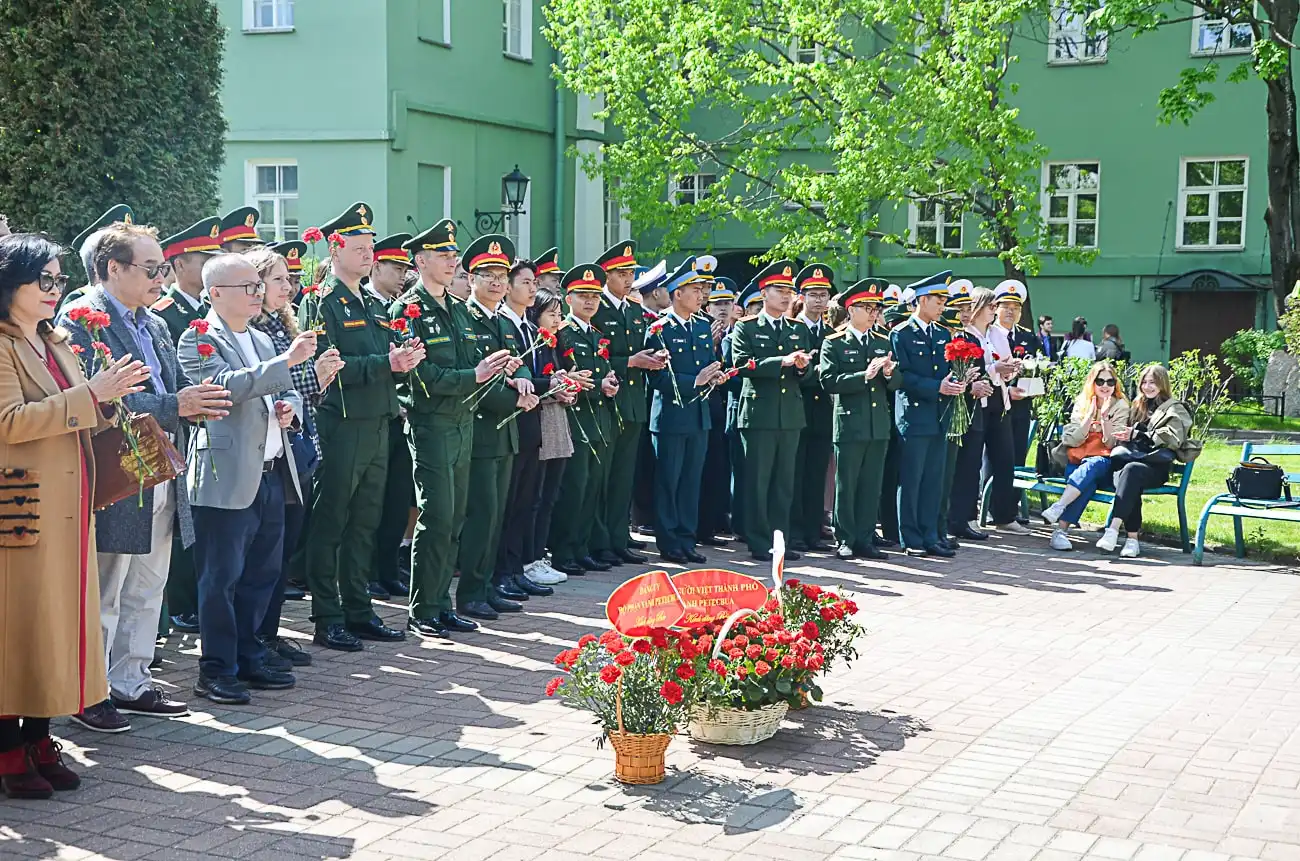 Lễ kỷ niệm 133 năm ngày sinh Chủ tịch Hồ Chí Minh tại ĐHQG St. Petersburg 1 le ky niem 133 nam ngay sinh chu tich ho chih tai dhqg st petersburg