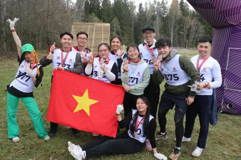 sinh vien viet nam tham du cuoc thi con duong chien thang 2023