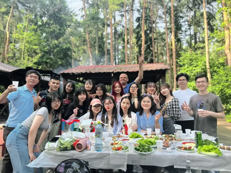 Recap Dã ngoại hè 2023 của Đại học Xã hội Quốc gia Nga 8 recap da ngoai he 2023 cua dai hoc tong hop xa hoi quoc gia nga