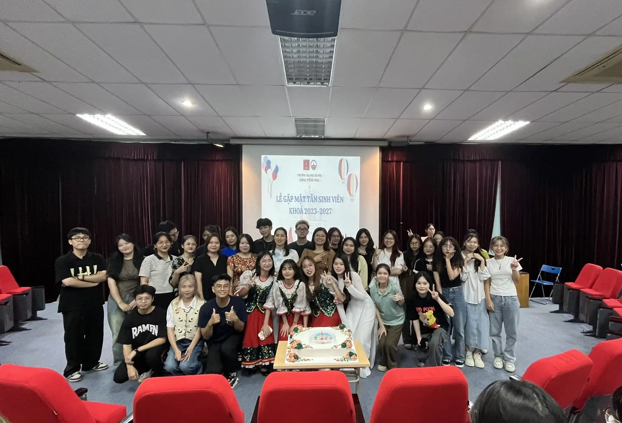 Recap buổi gặp mặt tân sinh viên N23 tại Khoa Nga Đại học Hà Nội 1 recap buoi gap mat tan sinh vien n23 tai khoa nga dai hoc ha noi