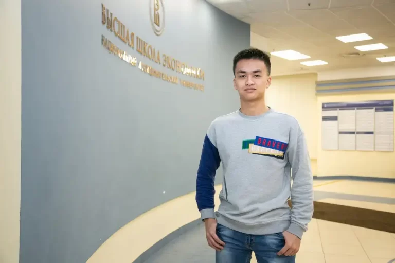 dau trung hieu dai hoc nghien cuu tong hop quoc gia truong kinh te cao cap 2