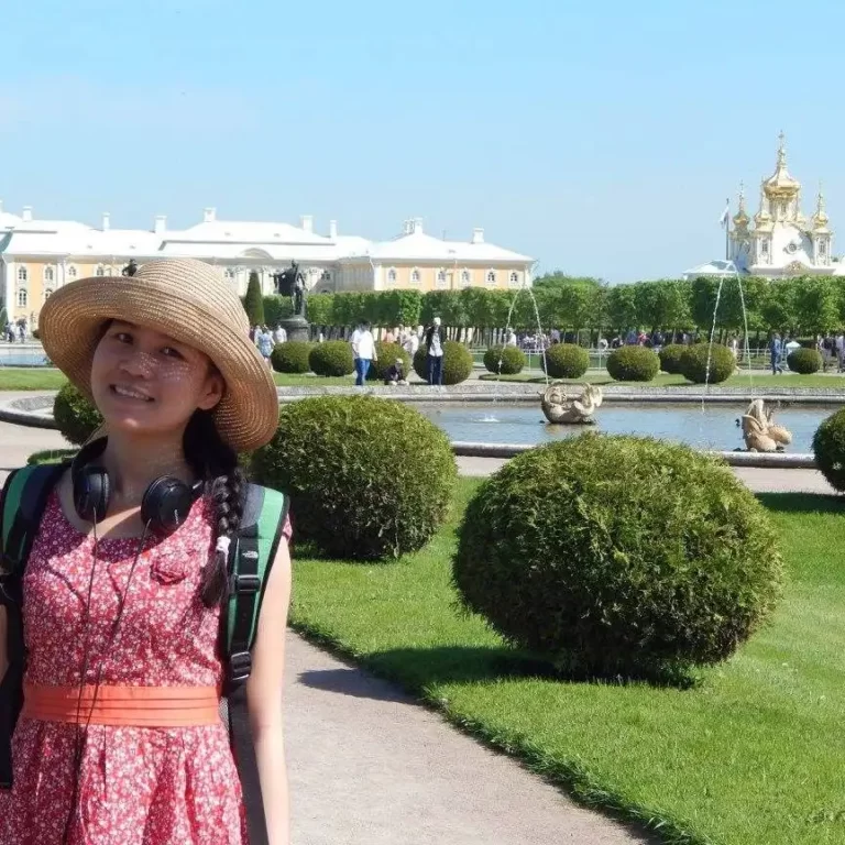 hoang thi hien cu nhan van hoa vien dai hoc van hoa quoc gia saint petersburg 1