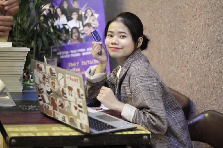 luyen phuong linh cu nhan quan ly dai hoc kinh te quoc dan nga mang ten plekhanov 1