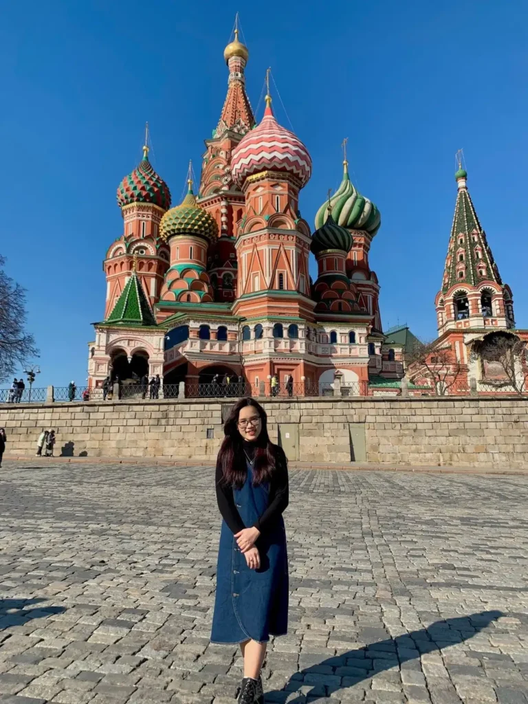 nguyen thi linh sinh vien chuyen tiep vien ngon ngu nga mang ten puskin 2