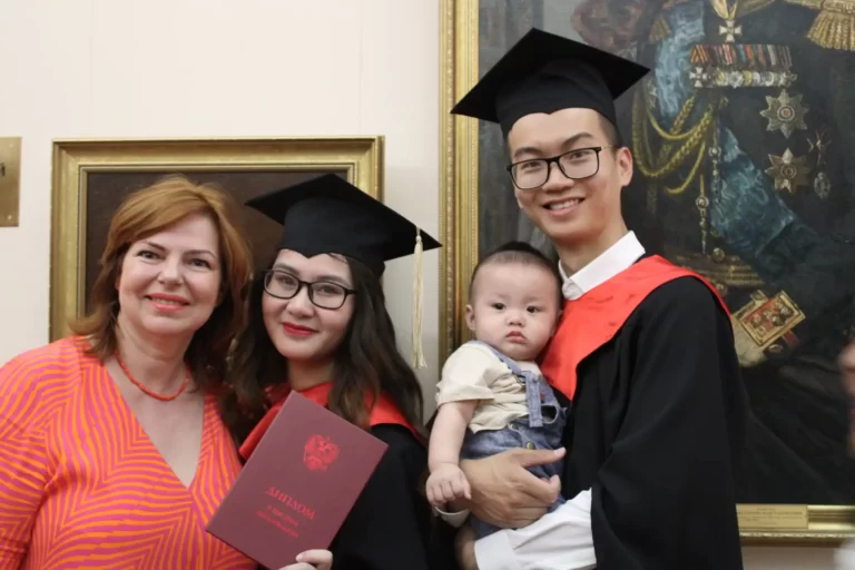 nguyen thi quynh anh va dang thanh nhan thac si su pham dai hoc su pham quoc gia nga mang ten herzen 3