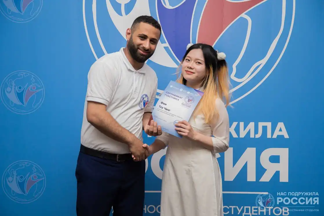 Cử nhân Phạm Thu Trang 8 pham thu trang dai hoc nghien cuu tong hop quoc gia truong kinh te cao cap 2