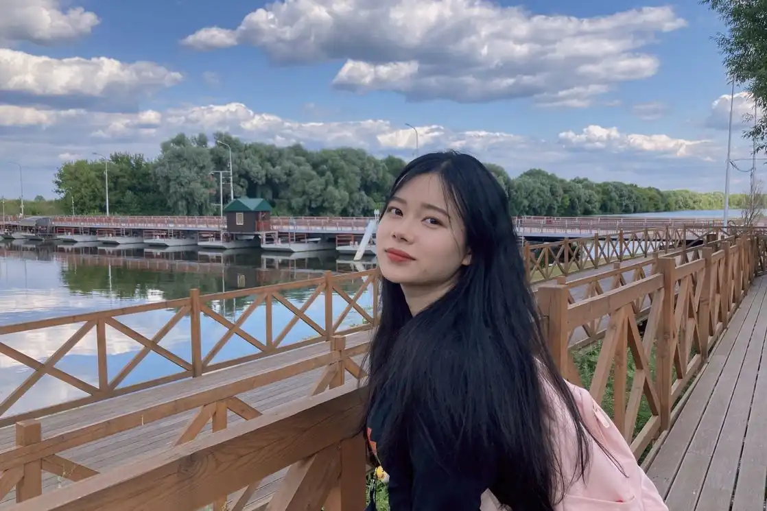 Cử nhân Phạm Thu Trang 9 pham thu trang dai hoc nghien cuu tong hop quoc gia truong kinh te cao cap 3