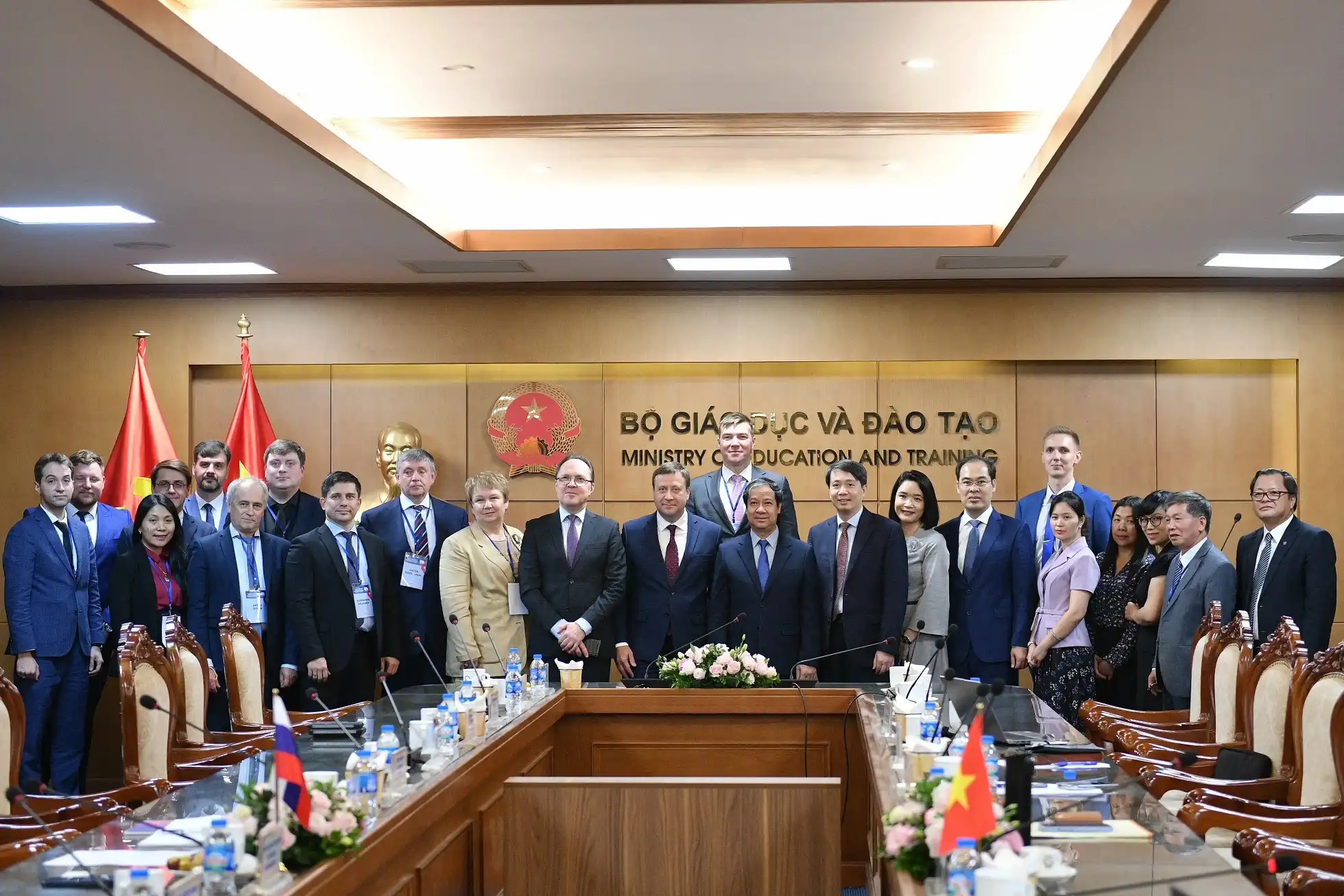 Bộ trưởng Bộ GD&ĐT làm việc với Phó Giám đốc Cơ quan hợp tác Liên bang Nga 1 bo truong bo gddt lam viec voi pho giam doc co quan hop tac lien bang nga