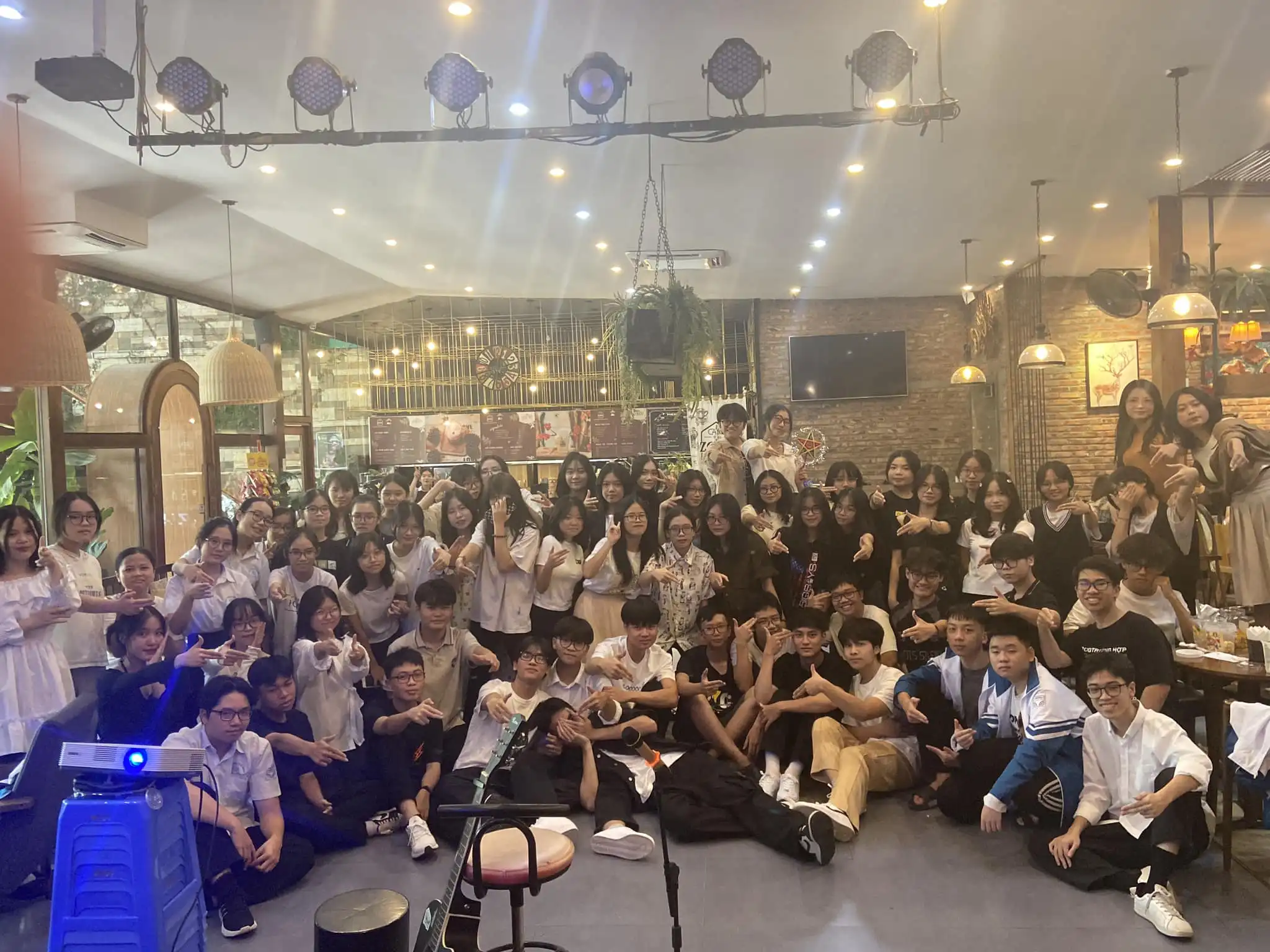 Buổi gặp gỡ giao lưu ba khối lớp Nga thuộc THPT Chuyên Nguyễn Trãi, Hải Dương 1 buoi gap go giao luu ba khoi lop nga thuoc thpt chuyen nguyen trai hai duong