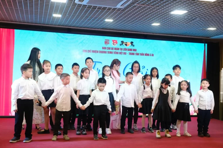 Chương trình "Tri ân thầy cô" nhiều ý nghĩa tại Liên bang Nga 11 chuong trinh tri an thay co nhieu y nghia tai lien bang nga