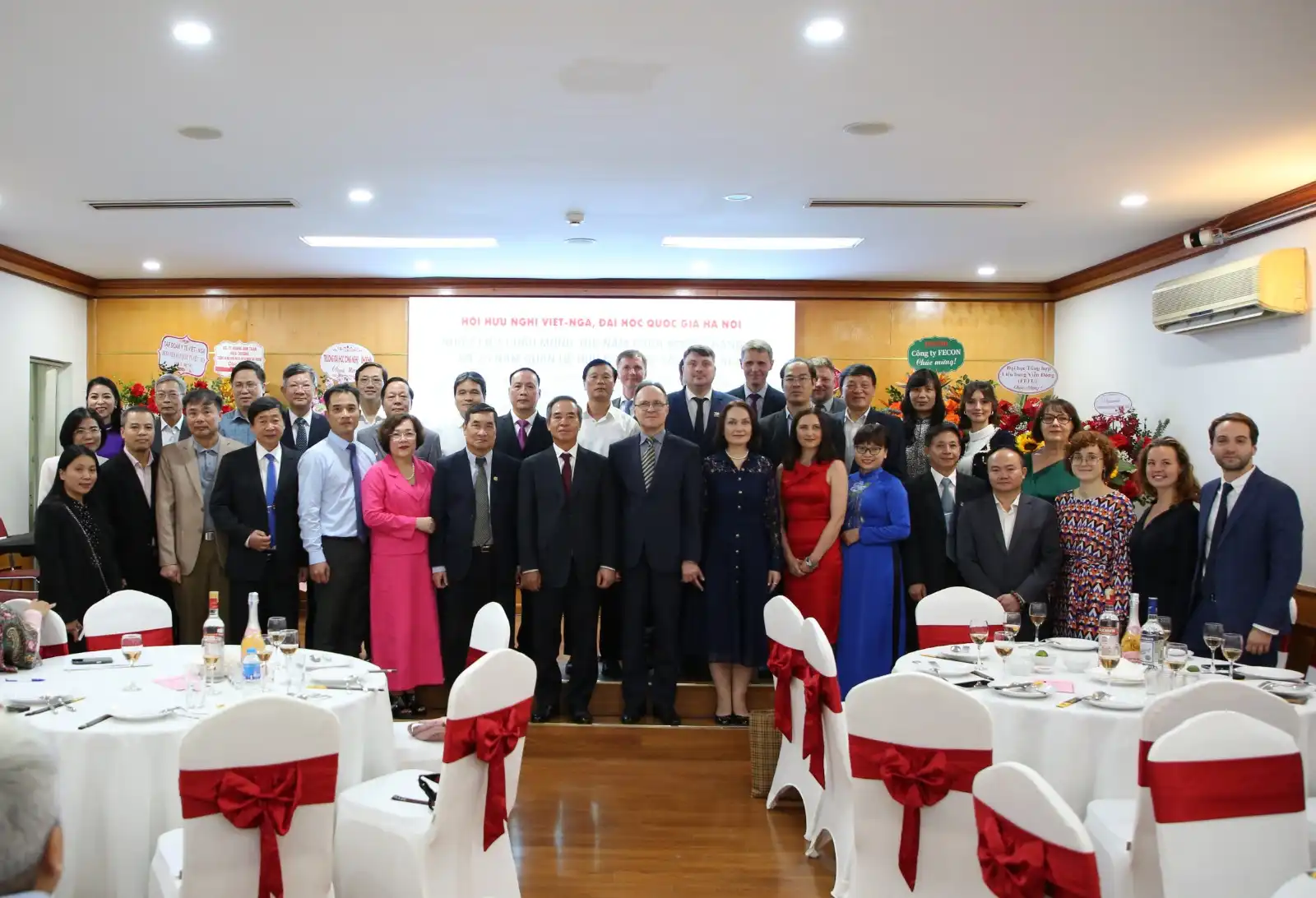 Đại học Quốc gia Hà Nội tổ chức kỷ niệm 106 năm Cách mạng Tháng Mười 1 dai hoc quoc gia ha noi to chuc ky niem 106 nam cach mang thang muoi